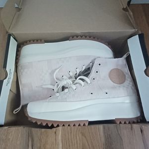 Converse Chuck Taylor 10.5 NWT